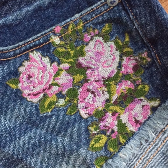 NWOT American Eagle Floral Embroidered Shorts - Picture 3 of 7